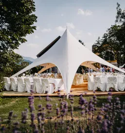 Poroka pod šotorom