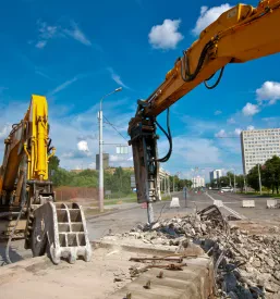 Hitra priprava terena za postavitev plate v Logatcu