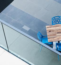 Steklena ograja za balkon