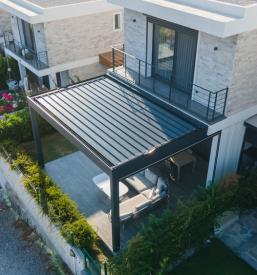 Prodaja bioklimatske pergole z dodatno opremo