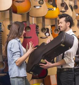 Prodaja kitar v Kranju