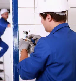 Serviser elektroinštalacij
