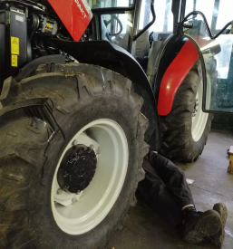 Poceni popravilo kmetijske mehanizacije na terenu Notranjska regija