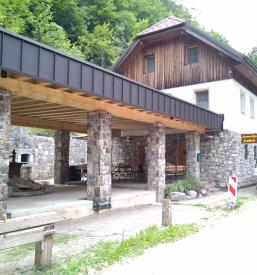 Leseni nadstreški Kočevje