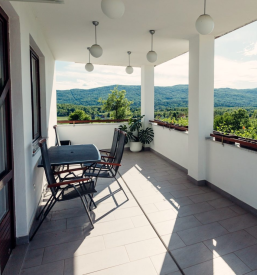 Izletniška kmetija s sobami Črnomelj