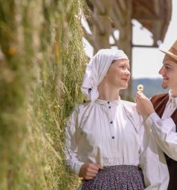 Folklorna skupina Slovenija Ozara