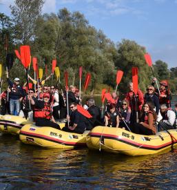 Ugoden spust s čolnom po reki Muri