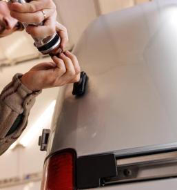 Popravilo manjših prask in nega motornih vozil Podravska