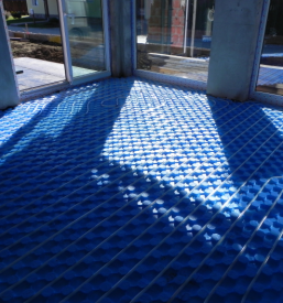 Ugodna montaža talnega gretja v stanovanjski hiši na Štajerskem