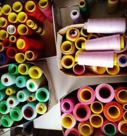 Spletna prodaja pletenih modnih dodatkov