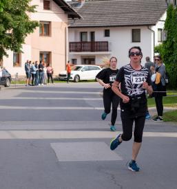 Tekaški dogodki za odrasle Dolenja vas