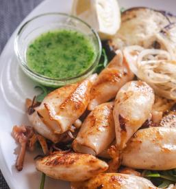 Okusna pizza in burger