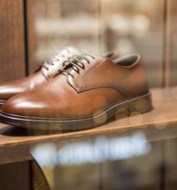 Moški in ženski čevlji Zreče