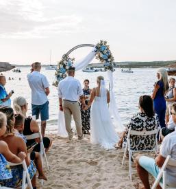 Poročni obred na plaži