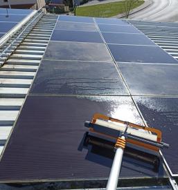 Najcenejše čiščenje sončnih elektrarn
