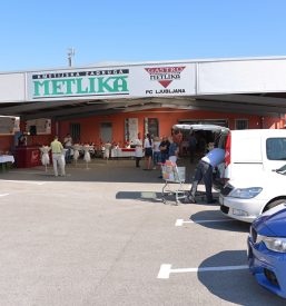 Kmetijska zadruga in gastro trgovina Bela krajina