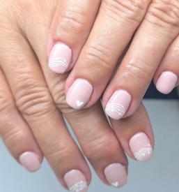 Manikura, pedikura in masažni salon