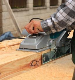 Umetno suh les in skobljan les v Škofji Loki