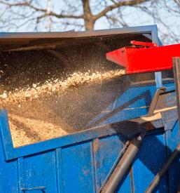 Mulčenje zaraščenih površin na Savinjskem