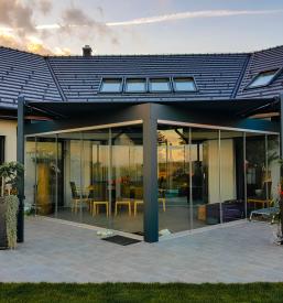 Dvoriščna vrata v Pomurju