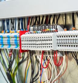 Komponente za delo v elektoindustriji