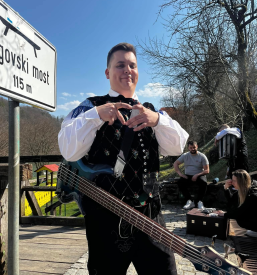 Nastop narodnozabavnega ansambla Slovenija