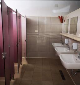 Dober bar in kamp v Tolminu