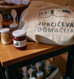 Jurčičeva domačija šolske skupine