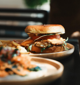 Ugoden prostor za zaključene družbe Pomurje