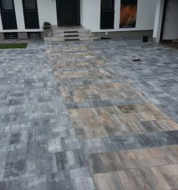 Tlakovanje dvorišč na Primorskem