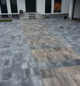 Tlakovanje dvorišč na Primorskem
