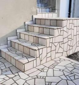 Škarpa in stopnišče