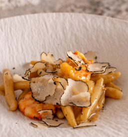 Prijeten prostor za zaključene družbe Kozina - Tonca