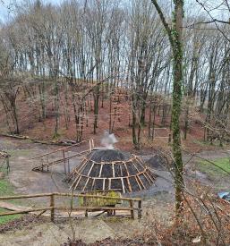 Izdelava oglja v oglarskih kopah