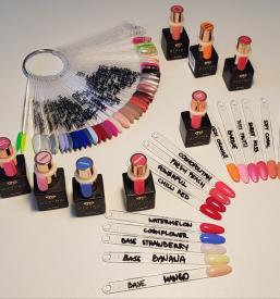 Ugodno lakiranje nohtov Borovnica