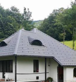 Pločevinasta in trapezna strešna kritina