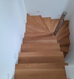 Nove lesene stopnice