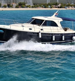 Izposoja motornega čolna Slovenija