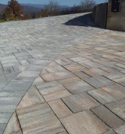 Tlakovanje dvorišč Primorska in Gorenjska