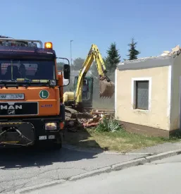 Kvalitetna ureditev dvorišč na Dolenjskem