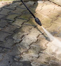 Ugodno urejanje okolice hiše Primorska