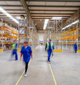 Oblikovanje opreme za skladišča Slovenija