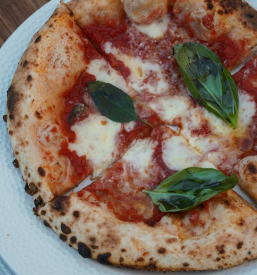 Okusna hrana v hotelu s kvarno v centru Ljubljane