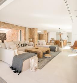 Rent a luxury vacation home in Ibiza