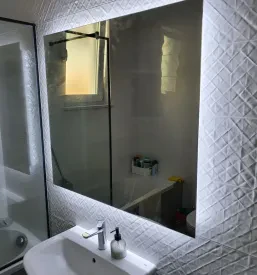 Steklene ograje in steklene tuš kabine