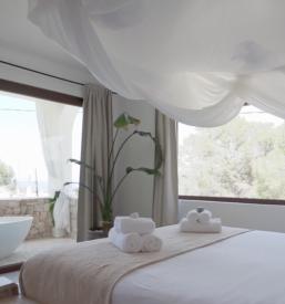 the best luxury villas to rent in Ibiza