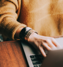 Ugoden outsourcing plač Slovenija