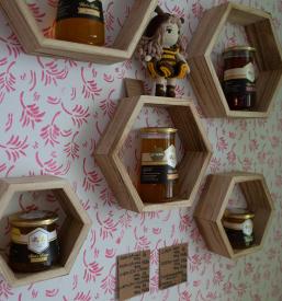 Trgovinica z lokalnimi izdelki Kras