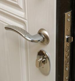 Veleprodaja kljuk za vrata Slovenija