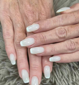 Ugodno podaljševanje nohtov Prekmurje